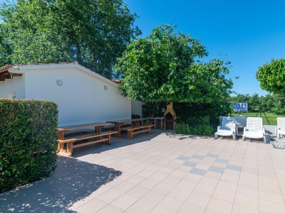 Apartment Two bedroom apartment with terrace Cancini, Poreč A-24335-b - Outdoor photo 9