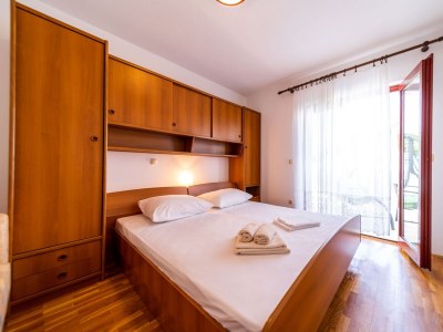 Apartment Two bedroom apartment with terrace and sea view Rab A-24367-a - Outdoor photo 16