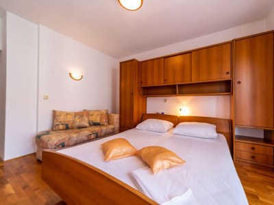 Apartment Two bedroom apartment with terrace and sea view Rab A-24367-a - Outdoor photo 17