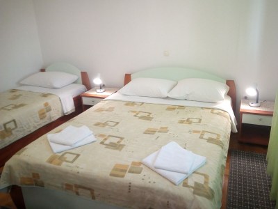 Apartment One bedroom apartment with balcony and sea view Rovanjska, Paklenica A-24348-b - Outdoor photo 12