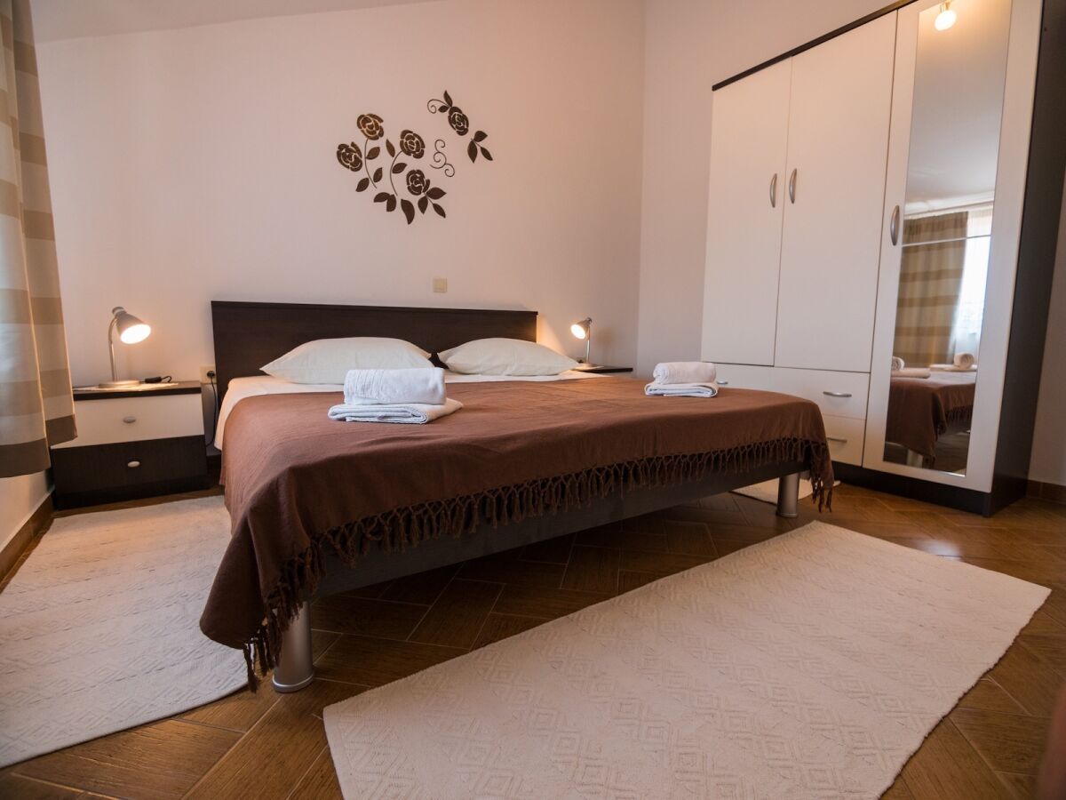 Apartment Two bedroom apartment with terrace Palit, Rab A-24376-b