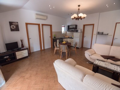 Apartment Two bedroom apartment with terrace Palit, Rab A-24376-b - Outdoor photo 9