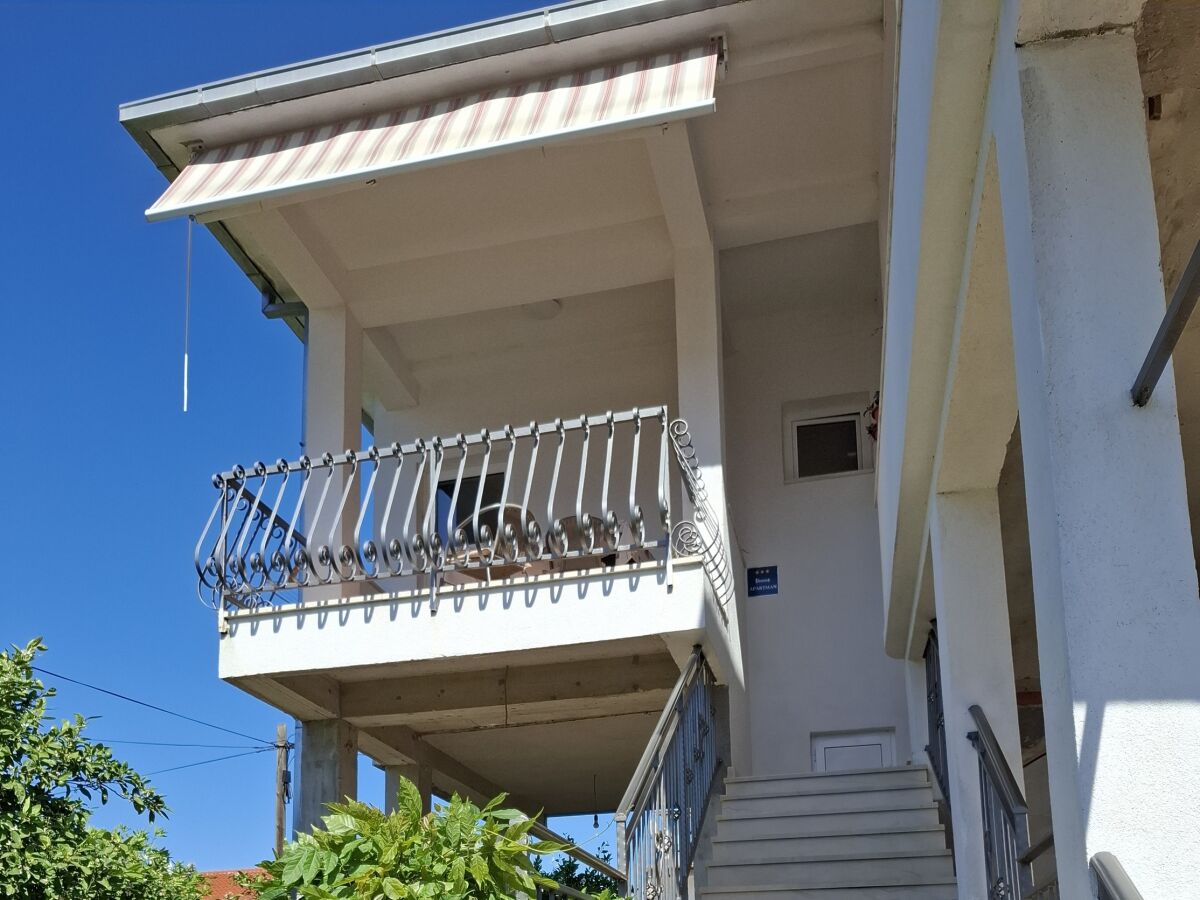 Apartment One bedroom apartment with terrace and sea view Trogir A-24405-a