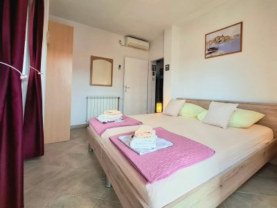 Apartment One bedroom apartment with terrace and sea view Trogir A-24405-a - Outdoor photo 9