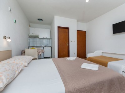 Apartment Studio flat with balcony and sea view Brela, Makarska AS-24416-a - Outdoor photo 22