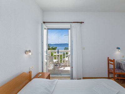 Holiday room with balcony and sea view Brela, Makarska S-24416-b in Brela - Holiday room