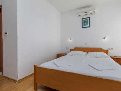 Holiday room with balcony and sea view Brela, Makarska S-24416-b - Outdoor photo 18