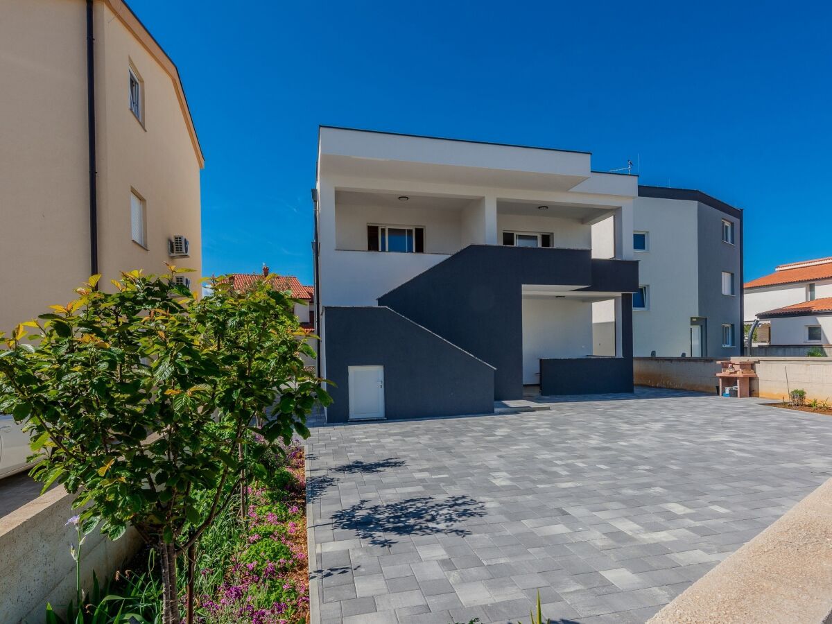 Apartment One bedroom apartment with terrace Vir A-24432-a - Outdoor photo 2