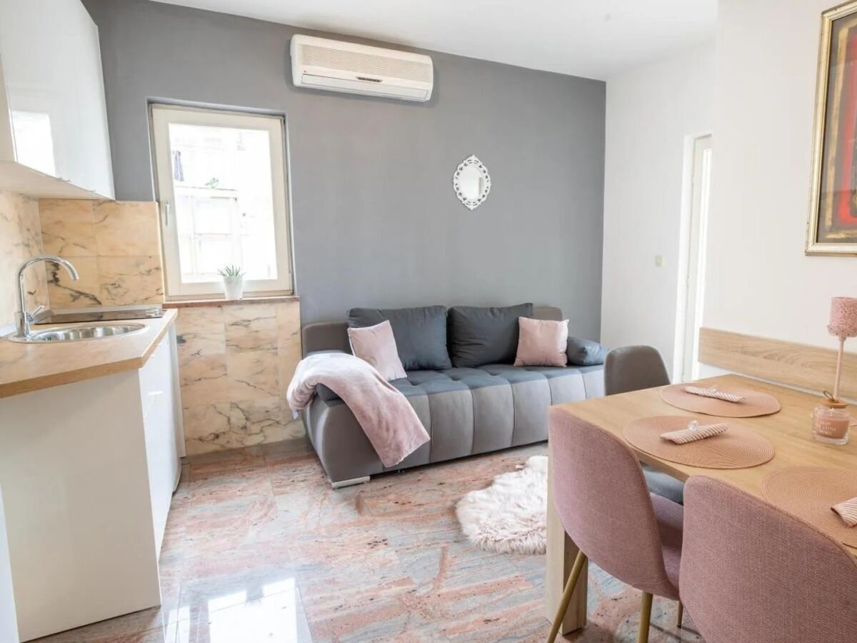 Apartment One bedroom apartment with balcony Makarska A-24438-a - Outdoor photo 3