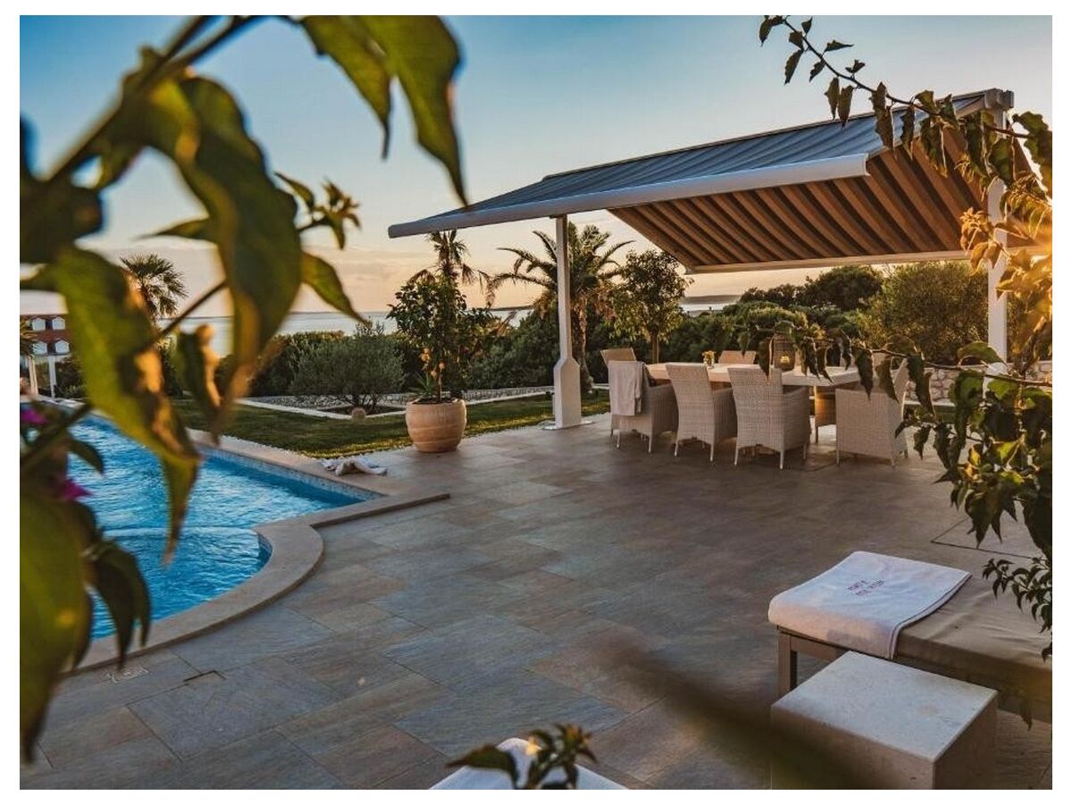 Apartment Two bedroom apartment with terrace and sea view Mandre, Pag A-24502-a