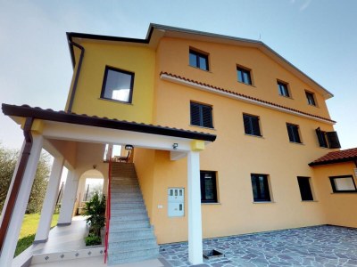 Apartment Two bedroom apartment with terrace and sea view Vilanija, Umag A-24656-a - Outdoor photo 15