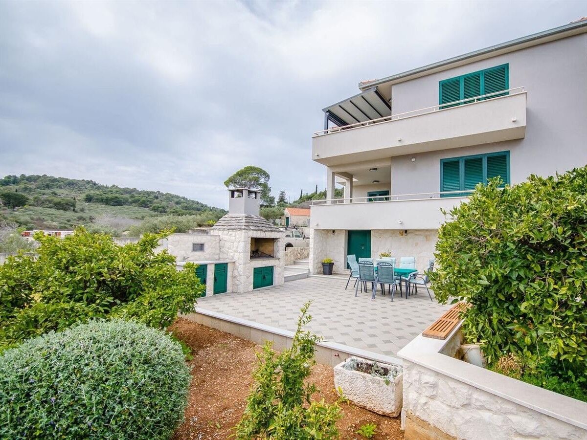 Apartment Three bedroom apartment with terrace and sea view Slatine, Čiovo A-24692-a - Outdoor photo 3