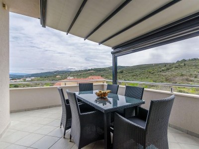 Apartment Three bedroom apartment with terrace and sea view Slatine, Čiovo A-24692-a in Slatine - Apartment