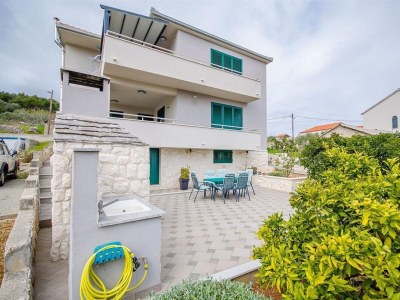 Apartment Three bedroom apartment with terrace and sea view Slatine, Čiovo A-24692-a - Outdoor photo 2