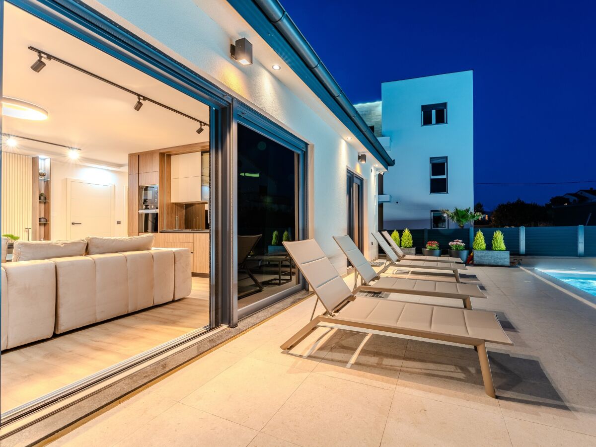 Holiday house Three bedroom house with air-conditioning Privlaka, Zadar K-24747