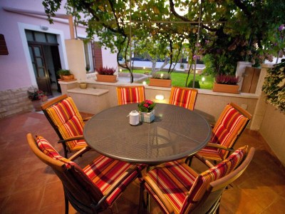 Apartment Two bedroom apartment with terrace Preko, Ugljan A-14163-b in Preko - Apartment