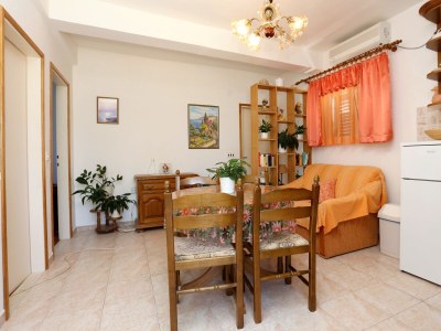 Apartment Two bedroom apartment with terrace and sea view Lumbarda, Korčula A-4352-a - Outdoor photo 17