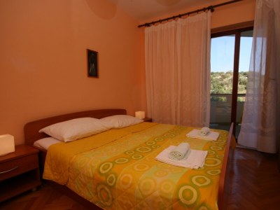 Holiday room with balcony and sea view Jakišnica, Pag S-4160-c in Lun - Holiday room
