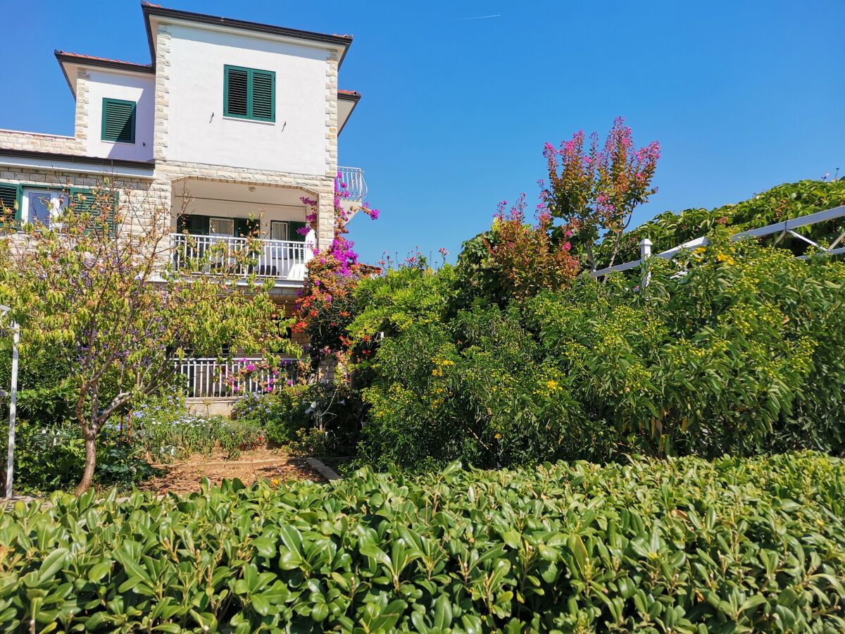 Apartment Two bedroom apartment near beach Vinišće, Trogir A-4288-c - Outdoor photo 3