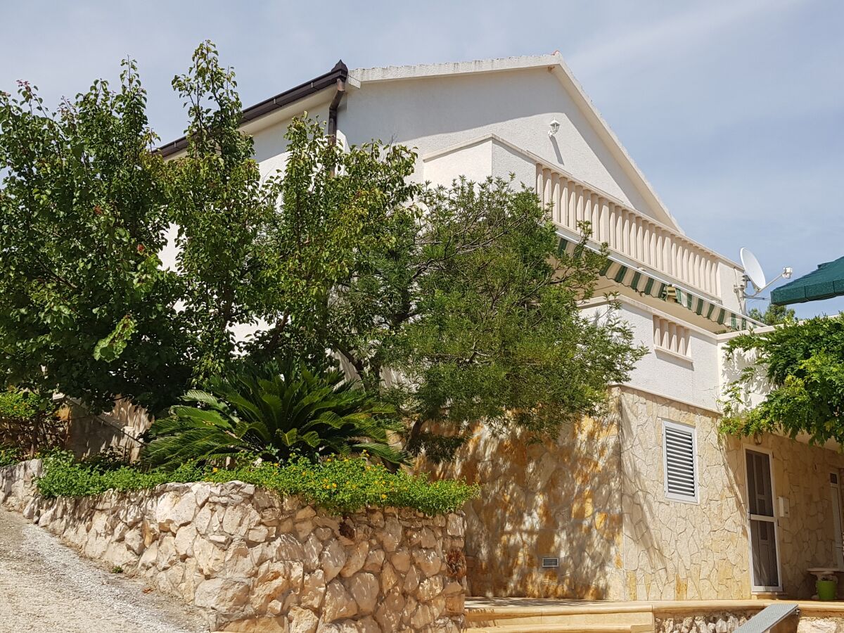 Apartment Three bedroom apartment with terrace and sea view Poljica, Trogir A-24016-a