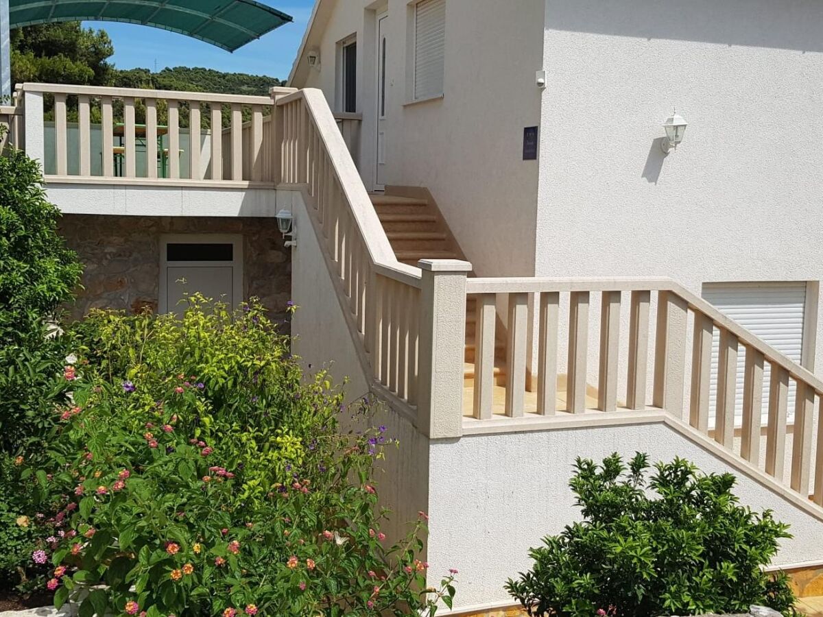 Apartment Three bedroom apartment with terrace and sea view Poljica, Trogir A-24016-a - Outdoor photo 4