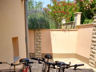 Apartment One bedroom apartment with terrace and sea view Vinišće, Trogir A-8660-b - Outdoor photo 12