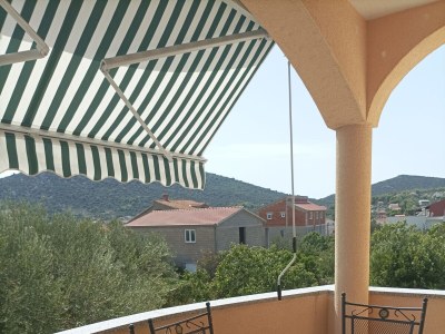 Apartment One bedroom apartment with terrace and sea view Vinišće, Trogir A-8660-b - Outdoor photo 27