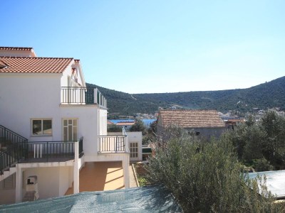 Apartment One bedroom apartment with terrace and sea view Vinišće, Trogir A-8660-b - Outdoor photo 29