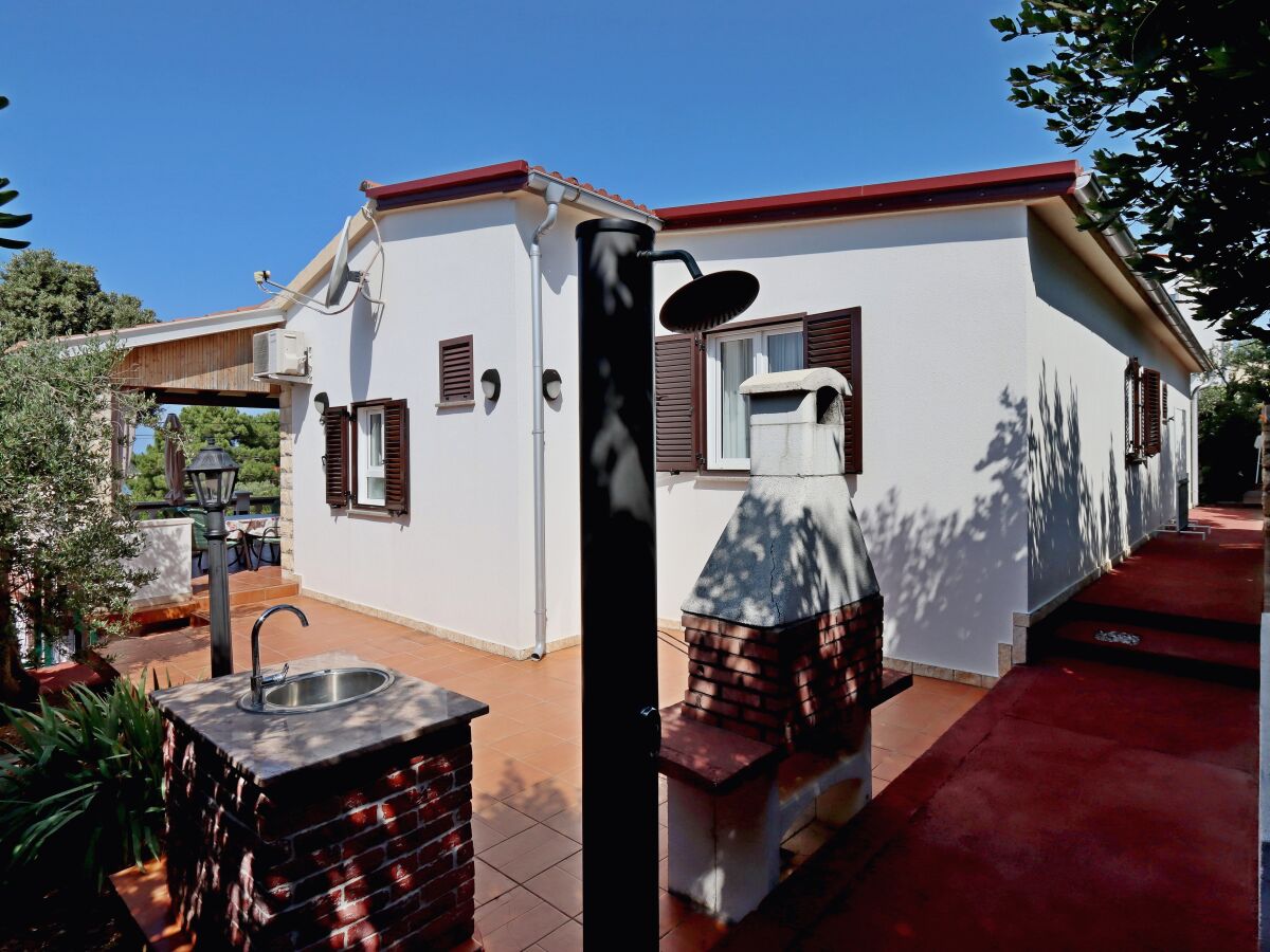 Apartment Two bedroom apartment with terrace and sea view Barbat, Rab A-24215-a - Outdoor photo 3