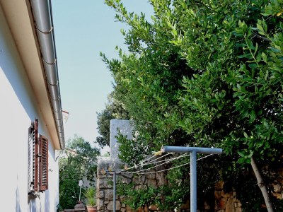 Apartment Two bedroom apartment with terrace and sea view Barbat, Rab A-24215-a - Outdoor photo 8