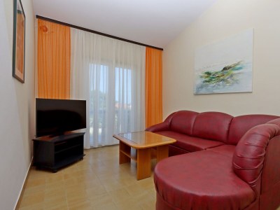 Apartment Two bedroom apartment with terrace and sea view Barbat, Rab A-24215-a - Outdoor photo 11