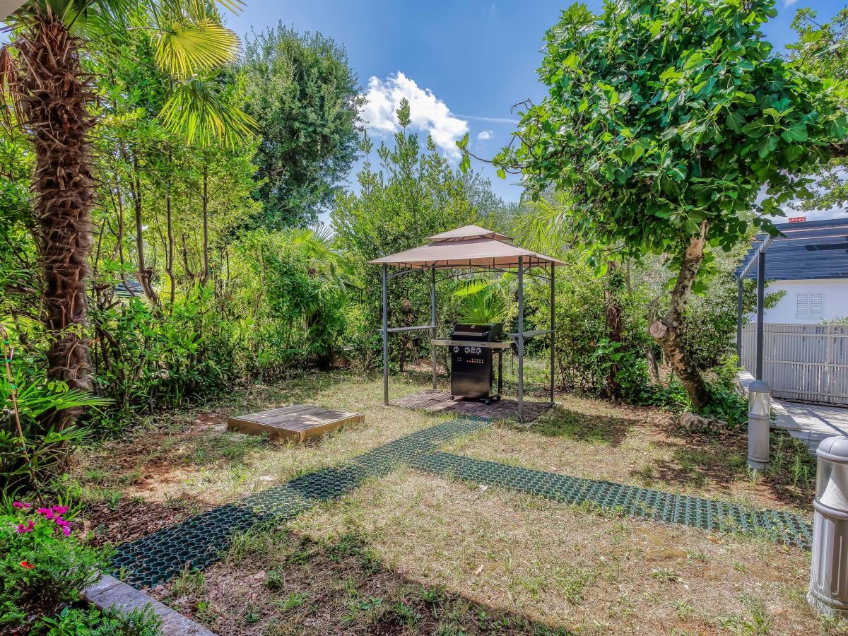 Apartment Two bedroom apartment with terrace Njivice, Krk A-20453-a