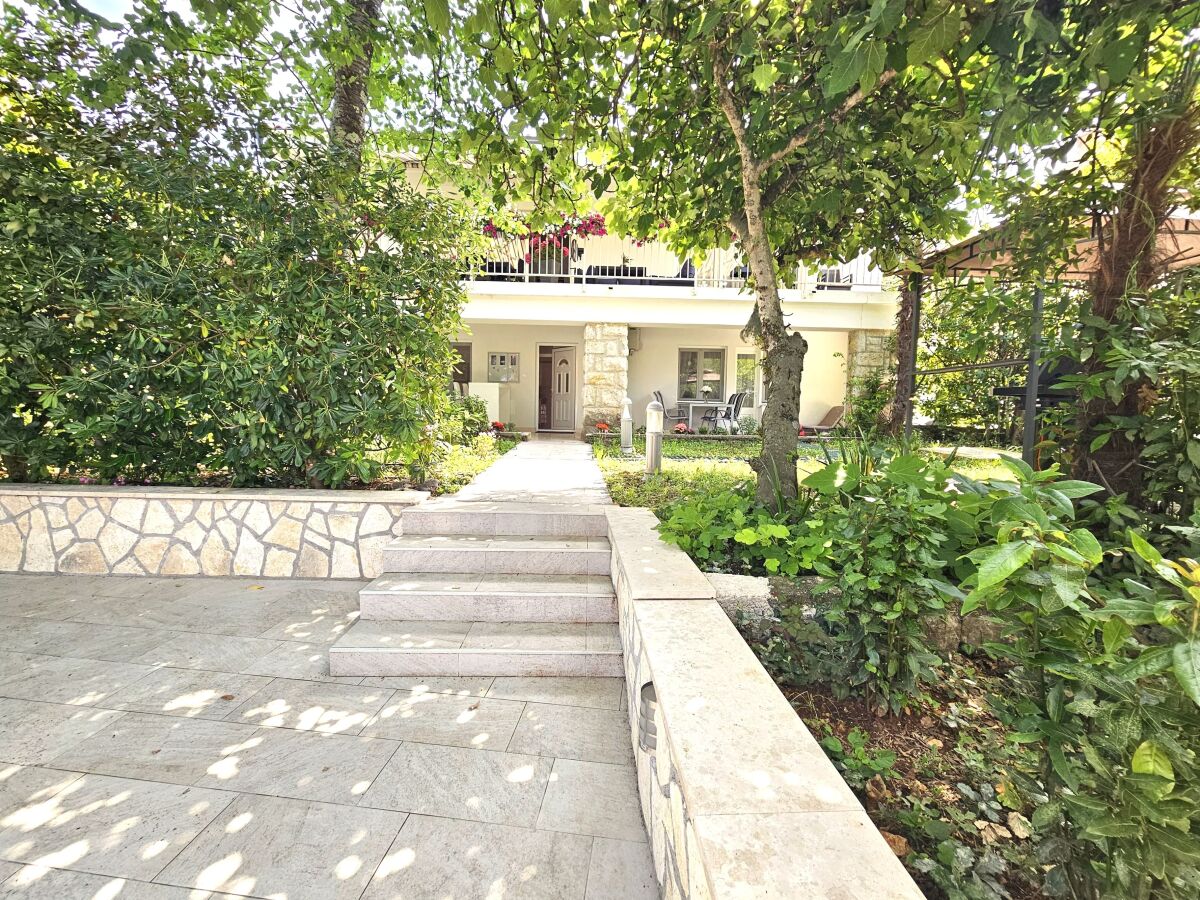 Apartment Two bedroom apartment with terrace Njivice, Krk A-20453-a - Outdoor photo 5