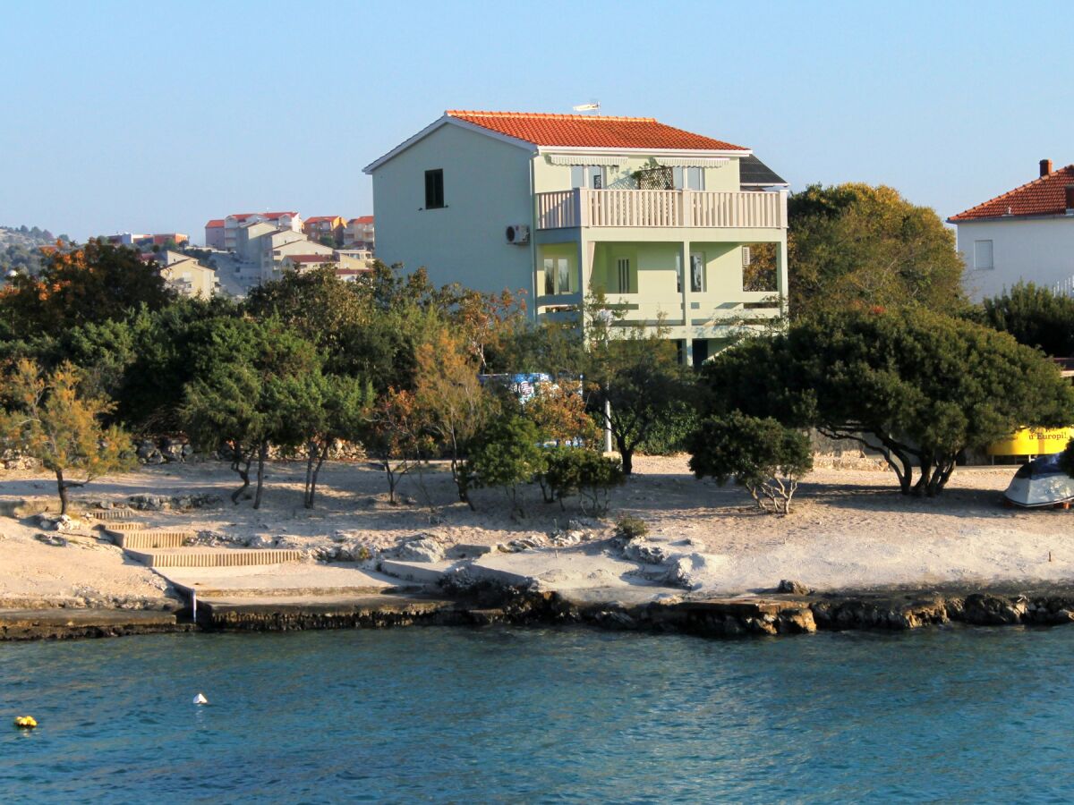 Apartment One bedroom apartment near beach Rogoznica A-4805-b