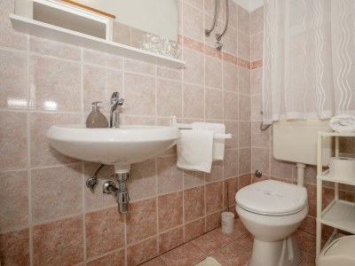 Apartment Two bedroom apartment with terrace Banjol, Rab A-5041-a - Outdoor photo 28