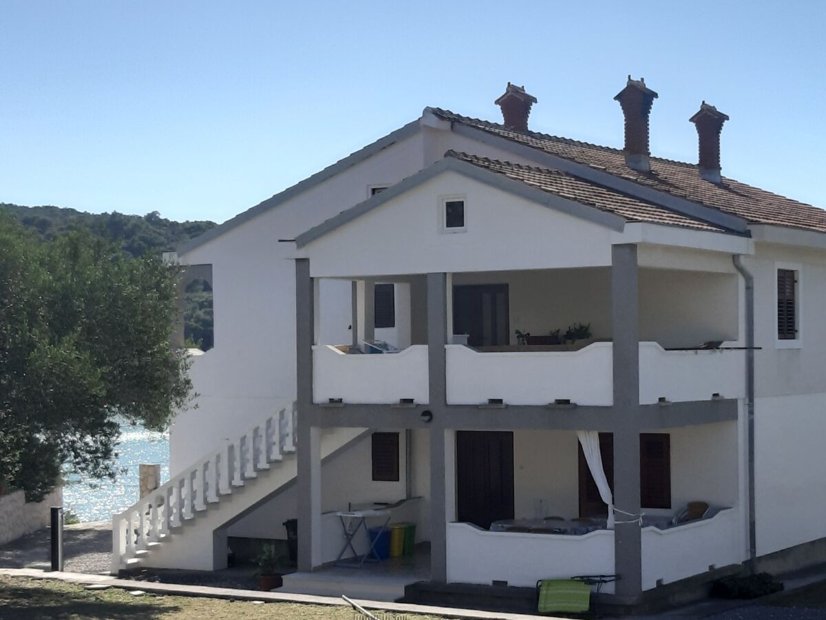 Apartment Four-bedroom apartment with terrace and sea view Kampor, Rab A-5051-a - Outdoor photo 3