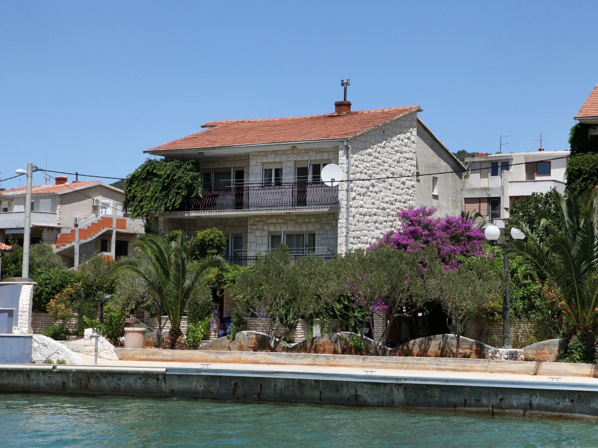 Apartment Three bedroom apartment near beach Vinišće, Trogir A-4892-a - Outdoor photo 2