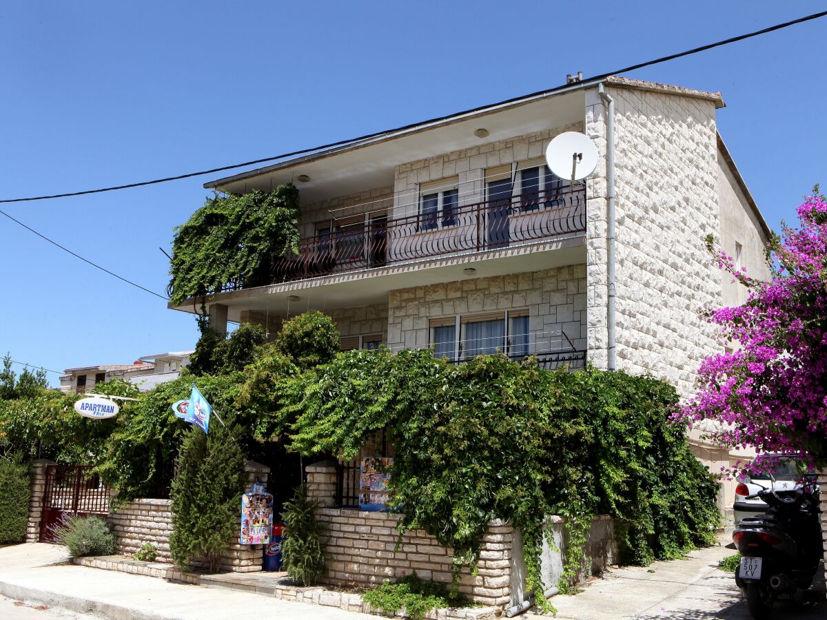 Apartment Three bedroom apartment near beach Vinišće, Trogir A-4892-b - Outdoor photo 3