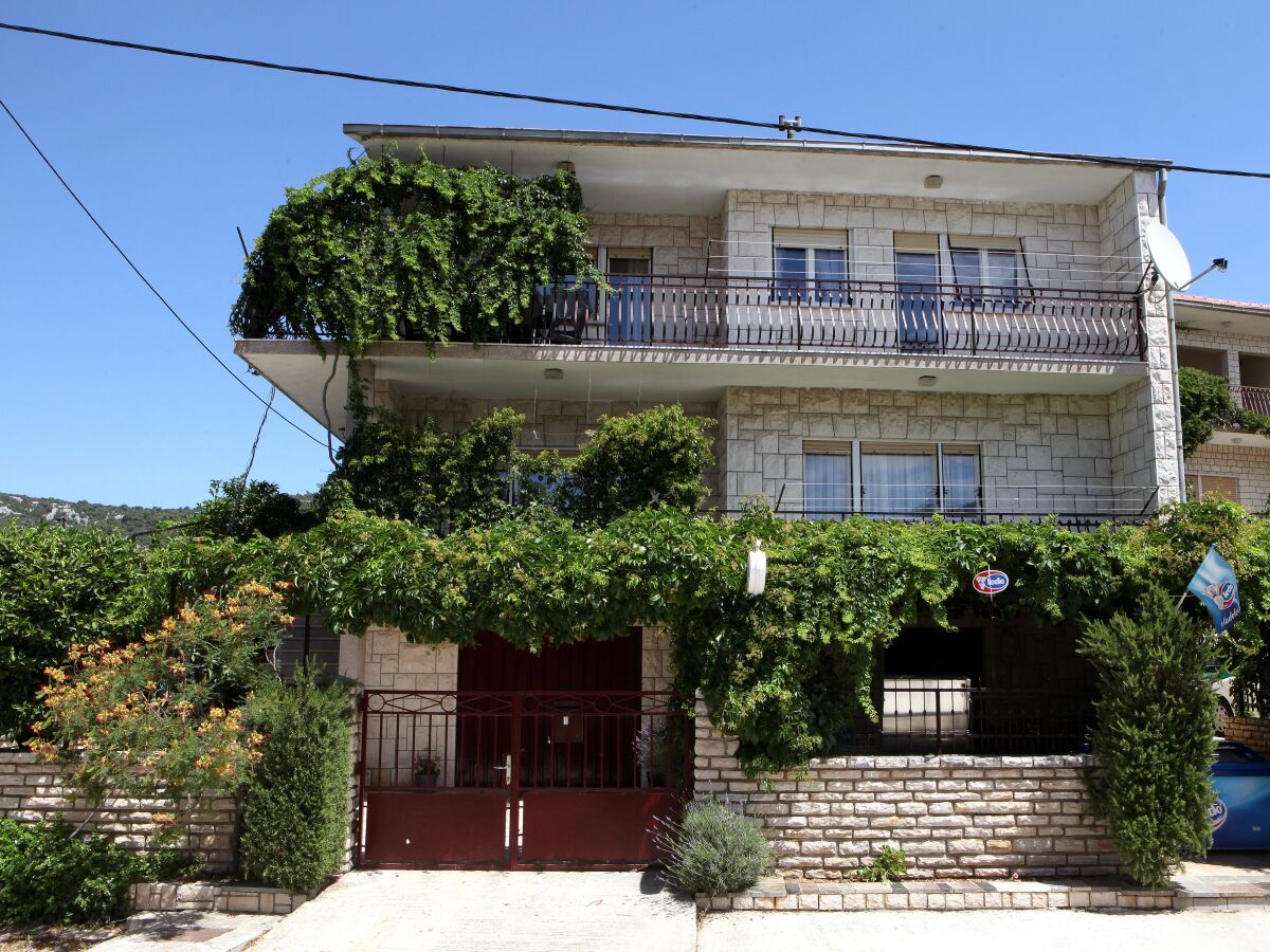 Apartment Three bedroom apartment near beach Vinišće, Trogir A-4892-b - Outdoor photo 4