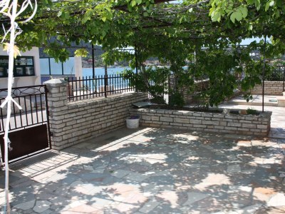 Apartment Three bedroom apartment near beach Vinišće, Trogir A-4892-b - Outdoor photo 7