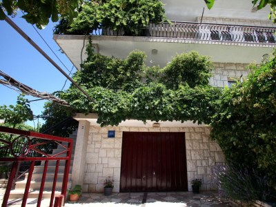 Apartment Three bedroom apartment near beach Vinišće, Trogir A-4892-b - Outdoor photo 8