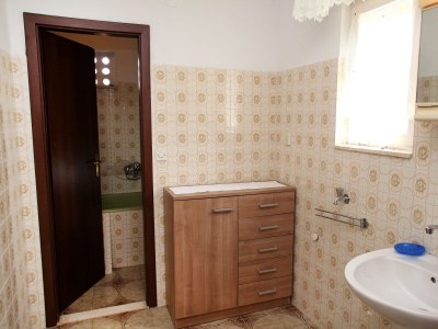 Apartment Three bedroom apartment near beach Vinišće, Trogir A-4892-b - Outdoor photo 28