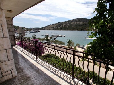 Apartment Three bedroom apartment near beach Vinišće, Trogir A-4892-b - Outdoor photo 33