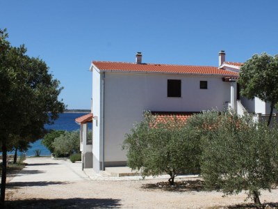 Apartment One bedroom apartment near beach Mandre, Pag A-6284-d - Outdoor photo 5
