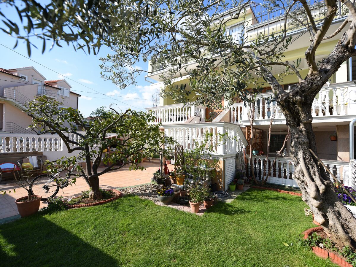 Apartment Two bedroom apartment with terrace Vodice A-6271-c