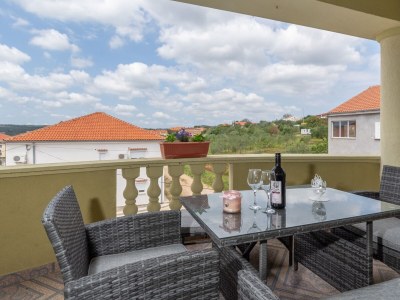 Apartment Three bedroom apartment with terrace and sea view Posedarje, Novigrad A-6190-a in Posedarje - Apartment