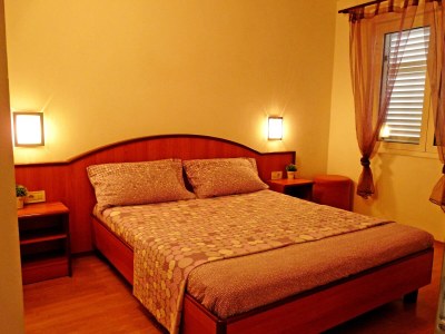 Apartment One bedroom apartment with balcony and sea view Drvenik Donja vala, Makarska A-6756-a - Outdoor photo 12