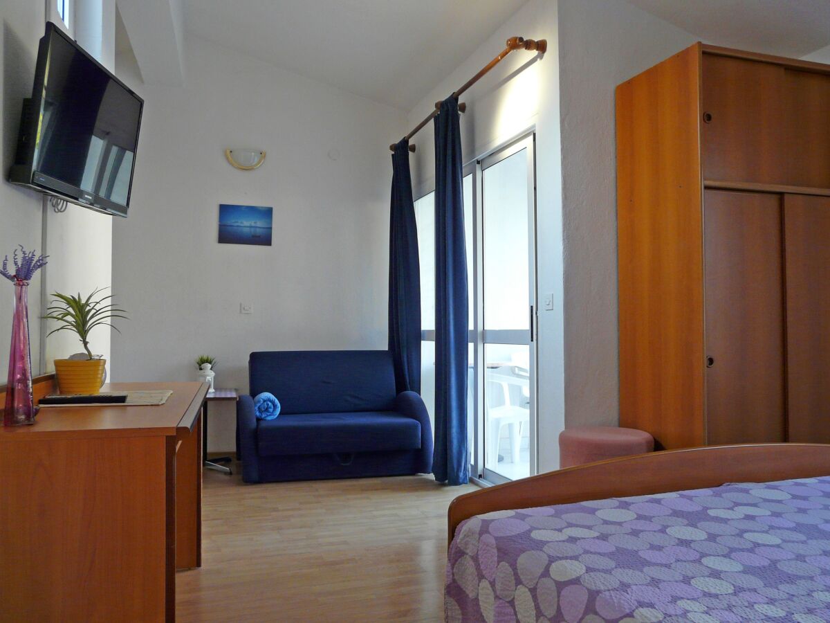 Apartment Studio flat with balcony and sea view Drvenik Donja vala, Makarska AS-6756-a