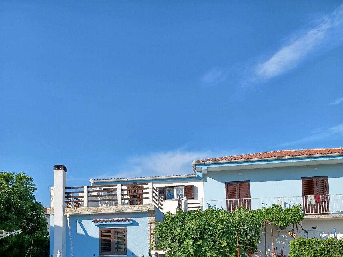 Apartment Four-bedroom apartment with terrace and sea view Pag A-6325-a - Outdoor photo 5