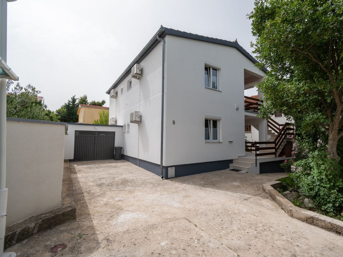 Apartment Two bedroom apartment with terrace Starigrad, Paklenica A-6580-b - Outdoor photo 2